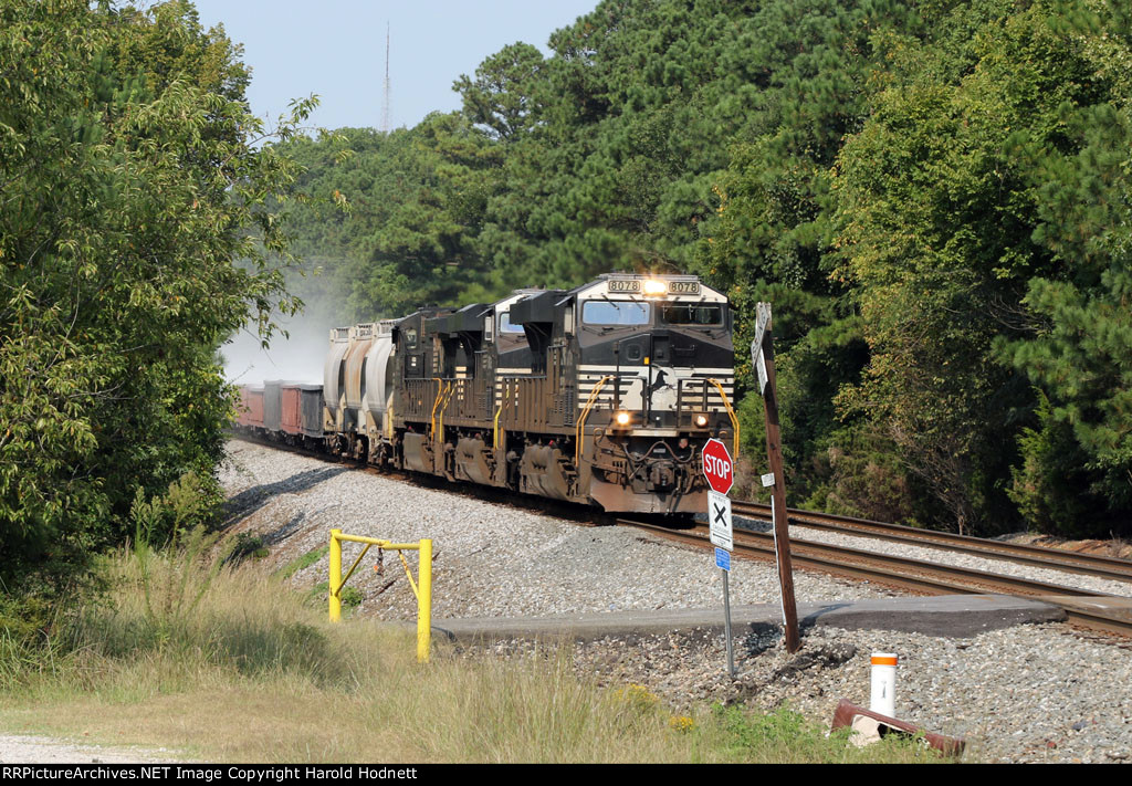 NS 8078 leads train 350 eastbound